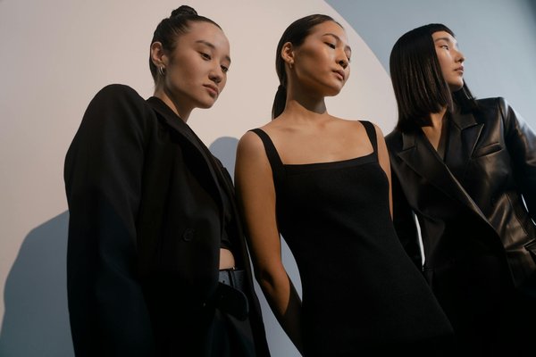 Comment porter des robes en mousseline pour des événements formels?